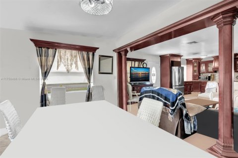 House in Miami, Florida 3 bedrooms, 118.54 sq.m. № 1979074 - photo 20