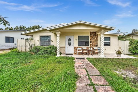 House in Miami, Florida 3 bedrooms, 118.54 sq.m. № 1979074 - photo 9