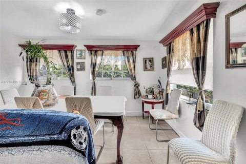 House in Miami, Florida 3 bedrooms, 118.54 sq.m. № 1979074 - photo 18