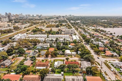 House in Miami, Florida 3 bedrooms, 118.54 sq.m. № 1979074 - photo 8