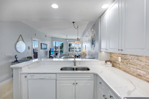 Condo in Punta Gorda, Florida, 2 bedrooms  № 1680858 - photo 12