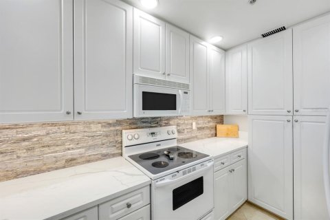 Condo in Punta Gorda, Florida, 2 bedrooms  № 1680858 - photo 14
