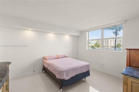 Condo in Aventura, Florida, 1 bedroom  № 2010250 - photo 17