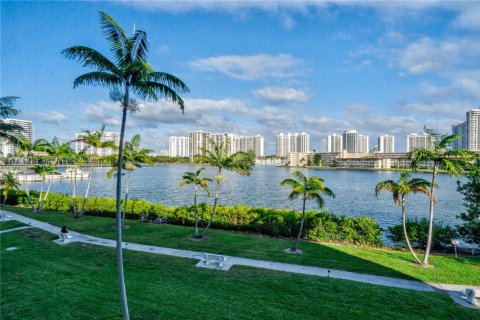 Condo in Aventura, Florida, 1 bedroom  № 2010250