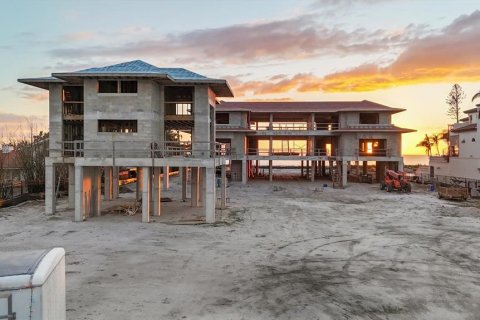 House in Longboat Key, Florida 11 bedrooms, 1597.83 sq.m. № 1723769 - photo 12