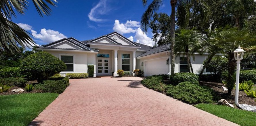 House in University Park, Florida 4 bedrooms, 262.08 sq.m. № 1805063