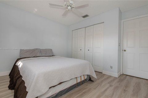 Townhouse in Margate, Florida 4 bedrooms, 158.49 sq.m. № 1830372 - photo 27