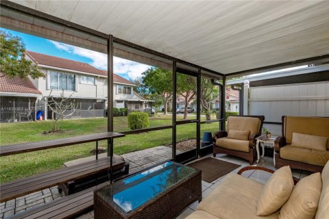 Townhouse in Margate, Florida 4 bedrooms, 158.49 sq.m. № 1830372 - photo 28