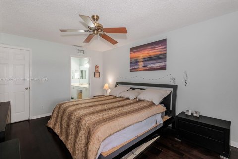 Townhouse in Margate, Florida 4 bedrooms, 158.49 sq.m. № 1830372 - photo 17