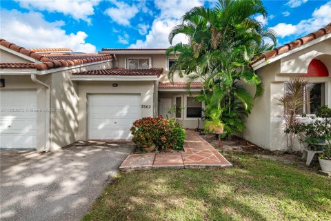 Townhouse in Margate, Florida 4 bedrooms, 158.49 sq.m. № 1830372 - photo 1