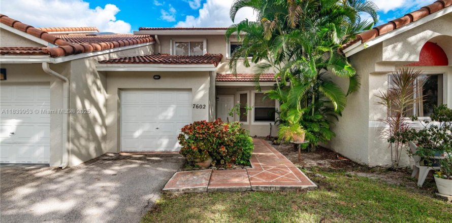 Townhouse in Margate, Florida 4 bedrooms, 158.49 sq.m. № 1830372