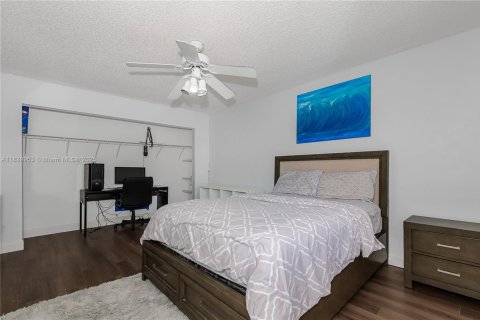 Townhouse in Margate, Florida 4 bedrooms, 158.49 sq.m. № 1830372 - photo 24