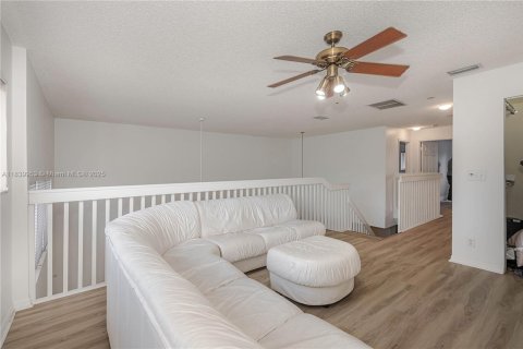 Townhouse in Margate, Florida 4 bedrooms, 158.49 sq.m. № 1830372 - photo 22