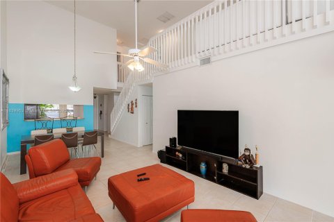 Townhouse in Margate, Florida 4 bedrooms, 158.49 sq.m. № 1830372 - photo 6