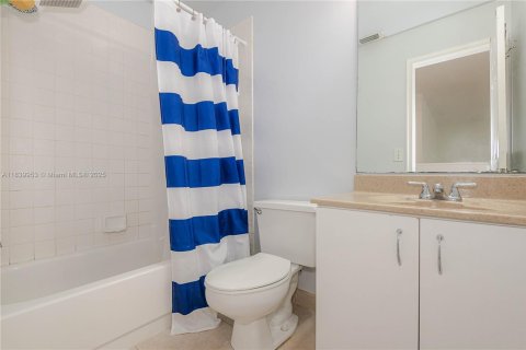 Townhouse in Margate, Florida 4 bedrooms, 158.49 sq.m. № 1830372 - photo 25