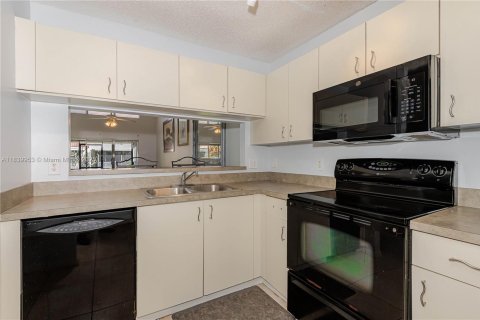 Townhouse in Margate, Florida 4 bedrooms, 158.49 sq.m. № 1830372 - photo 12