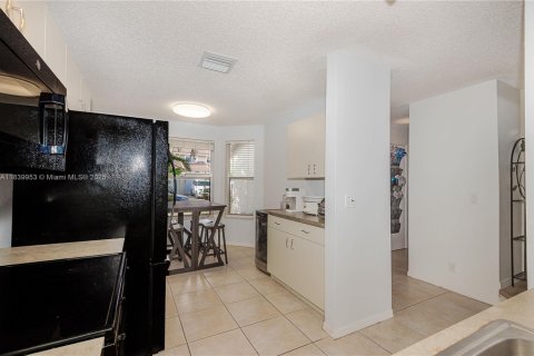 Townhouse in Margate, Florida 4 bedrooms, 158.49 sq.m. № 1830372 - photo 8