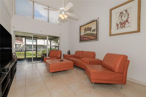 Townhouse in Margate, Florida 4 bedrooms, 158.49 sq.m. № 1830372 - photo 4