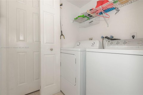 Townhouse in Margate, Florida 4 bedrooms, 158.49 sq.m. № 1830372 - photo 14