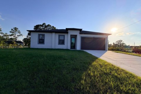 Casa en Lehigh Acres, Florida 3 dormitorios, 117.99 m2 № 1972954
