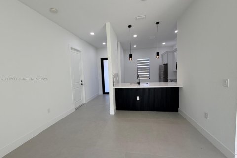 Casa en alquiler en Lehigh Acres, Florida, 3 dormitorios, 117.99 m2 № 1972954 - foto 7