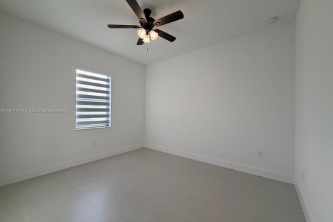 Casa en alquiler en Lehigh Acres, Florida, 3 dormitorios, 117.99 m2 № 1972954 - foto 19