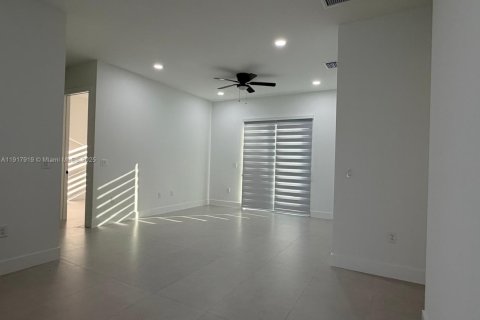 Casa en alquiler en Lehigh Acres, Florida, 3 dormitorios, 117.99 m2 № 1972954 - foto 24