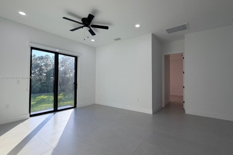 Casa en alquiler en Lehigh Acres, Florida, 3 dormitorios, 117.99 m2 № 1972954 - foto 11