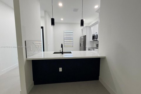 Casa en alquiler en Lehigh Acres, Florida, 3 dormitorios, 117.99 m2 № 1972954 - foto 6