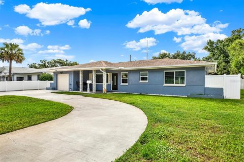 Villa ou maison à Saint Petersburg, Floride 3 chambres, 124.67 m2 № 2399535
