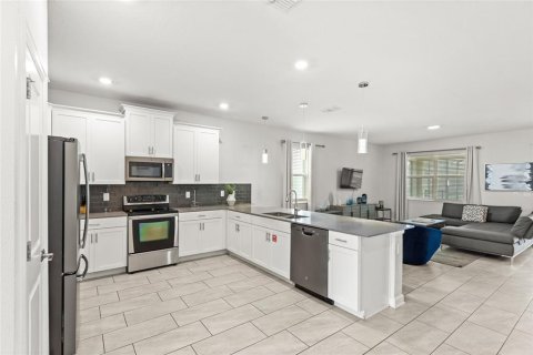 Casa en venta en Kissimmee, Florida, 9 dormitorios, 398.46 m2 № 1901386 - foto 8