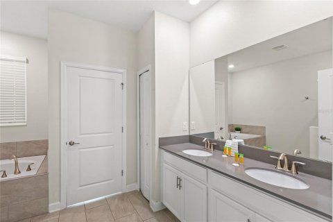 Casa en venta en Kissimmee, Florida, 9 dormitorios, 398.46 m2 № 1901386 - foto 15