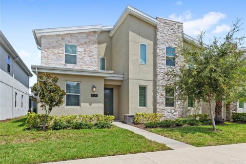 Casa en venta en Kissimmee, Florida, 9 dormitorios, 398.46 m2 № 1901386 - foto 2