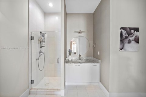 Condo in Miami Beach, Florida, 2 bedrooms  № 1479847 - photo 16