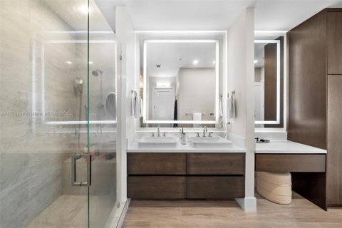 Condo in Miami Beach, Florida, 2 bedrooms  № 1479847 - photo 15