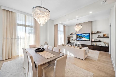 Condo in Miami Beach, Florida, 2 bedrooms  № 1479847 - photo 1