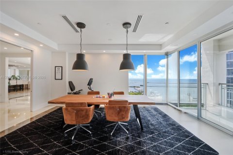 Condominio en venta en Miami, Florida, 3 dormitorios, 458.47 m2 № 2091282 - foto 5