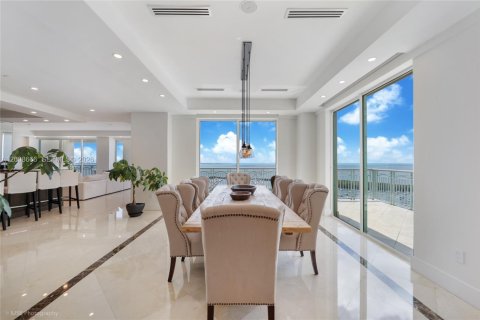 Condominio en venta en Miami, Florida, 3 dormitorios, 458.47 m2 № 2091282 - foto 6