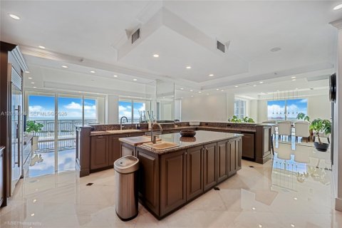 Condominio en venta en Miami, Florida, 3 dormitorios, 458.47 m2 № 2091282 - foto 9
