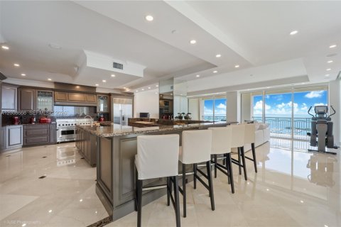 Condominio en venta en Miami, Florida, 3 dormitorios, 458.47 m2 № 2091282 - foto 7