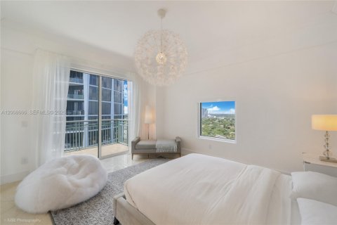 Condominio en venta en Miami, Florida, 3 dormitorios, 458.47 m2 № 2091282 - foto 12