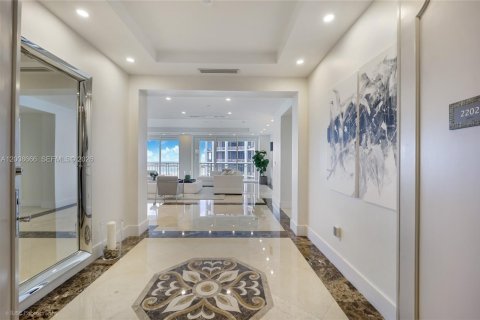 Condominio en venta en Miami, Florida, 3 dormitorios, 458.47 m2 № 2091282 - foto 2