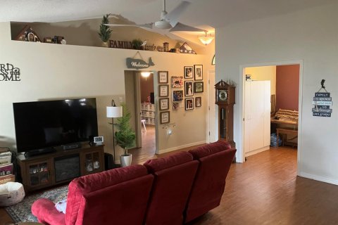 House in Spring Hill, Florida 4 bedrooms, 161.28 sq.m. № 2086886 - photo 2