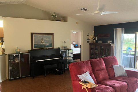 House in Spring Hill, Florida 4 bedrooms, 161.28 sq.m. № 2086886 - photo 3