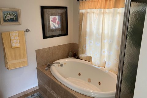 House in Spring Hill, Florida 4 bedrooms, 161.28 sq.m. № 2086886 - photo 11