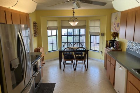 House in Spring Hill, Florida 4 bedrooms, 161.28 sq.m. № 2086886 - photo 8