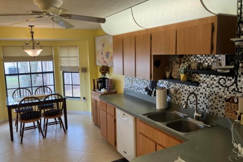 House in Spring Hill, Florida 4 bedrooms, 161.28 sq.m. № 2086886 - photo 6