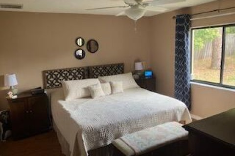 House in Spring Hill, Florida 4 bedrooms, 161.28 sq.m. № 2086886 - photo 9