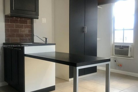 Casa en alquiler en North Miami, Florida, 1 dormitorio, 41.81 m2 № 1891877 - foto 3