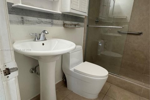 Copropriété à louer à Miami, Floride: 2 chambres, 91.97 m2 № 2152894 - photo 9
